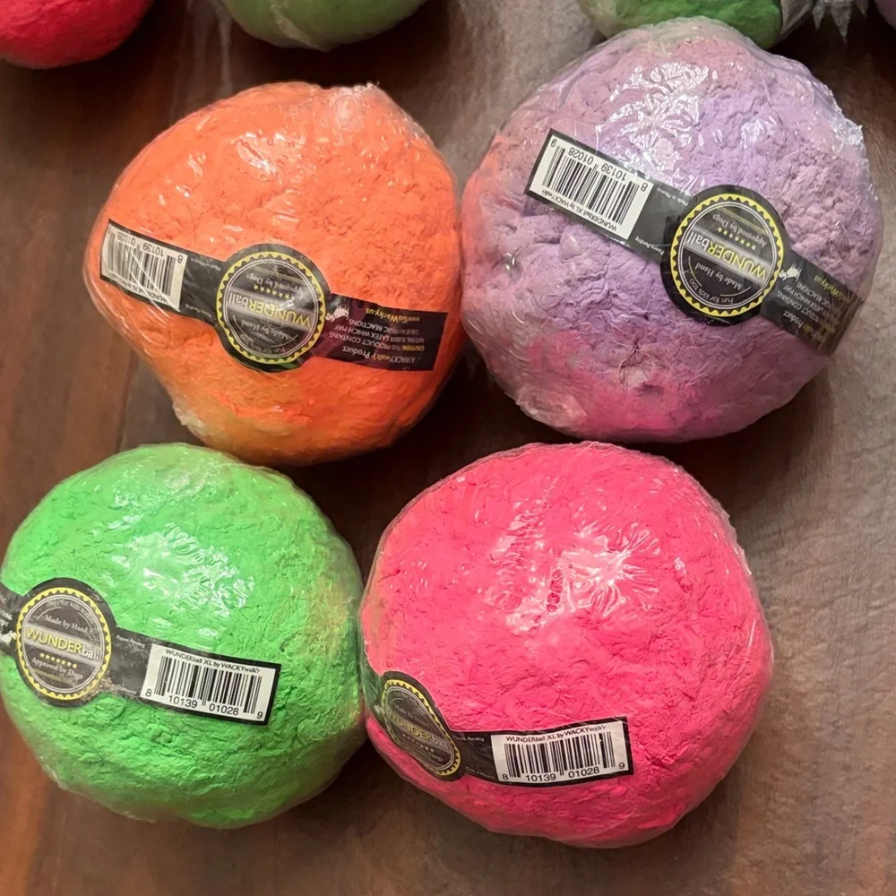 New & Sealed Colorful Dog Toy Wackywalk’r Wunderball Xlarge, Large & Medium